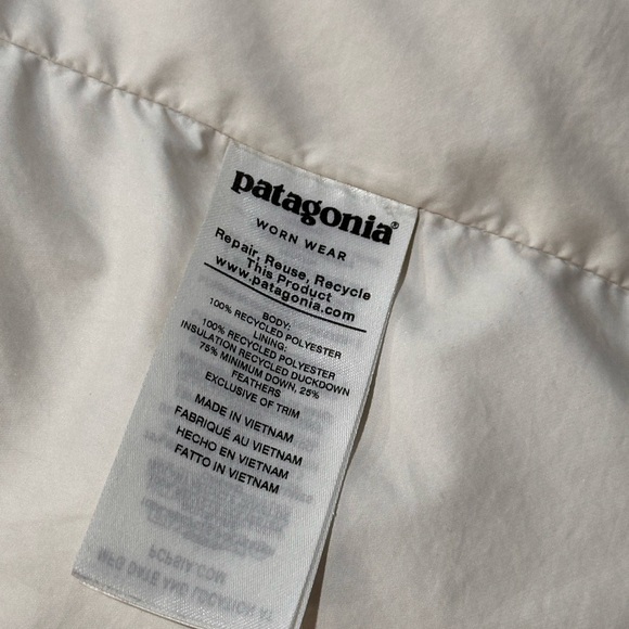 Patagonia Women's Winter White Down Puffer Jacket - Picture 6 of 16